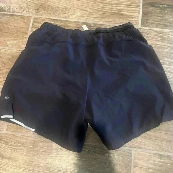 Lululemon men’s surge running shorts - Picture 3 of 3